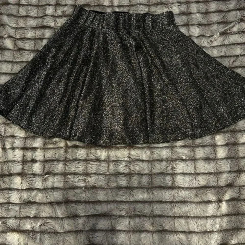 NWOT Women’s SHEIN Medium Elegant Black Glitter Skirt